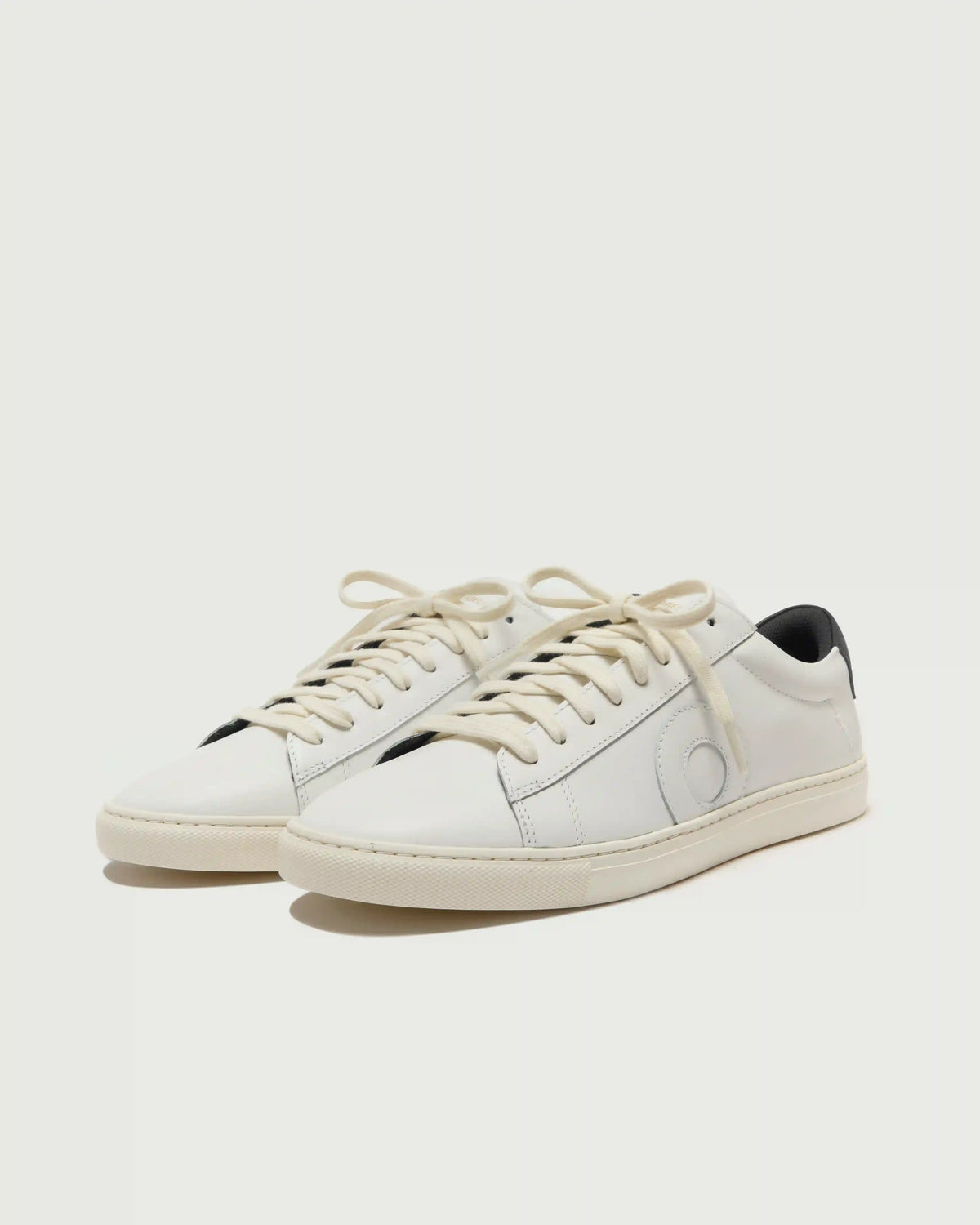 Low 1 | White / Black | Ivory (Orthopedic)